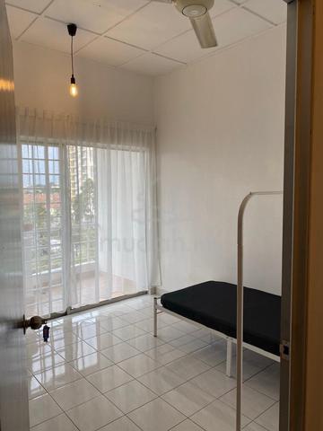 Bilik Lelaki Furnished Subang Airport With CAR PARK Free Wifi 1