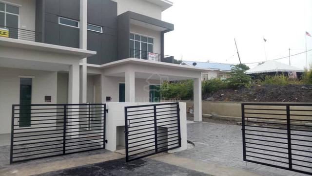 Buat Homstay / Semi D Baru 2 Tingkat Tepi SMK Dato Razali Ismail . 1