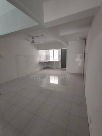 {FOR HOSTEL} 3 Storey Terrace Taman Sri Muda Seksyen 25,Shah Alam 1