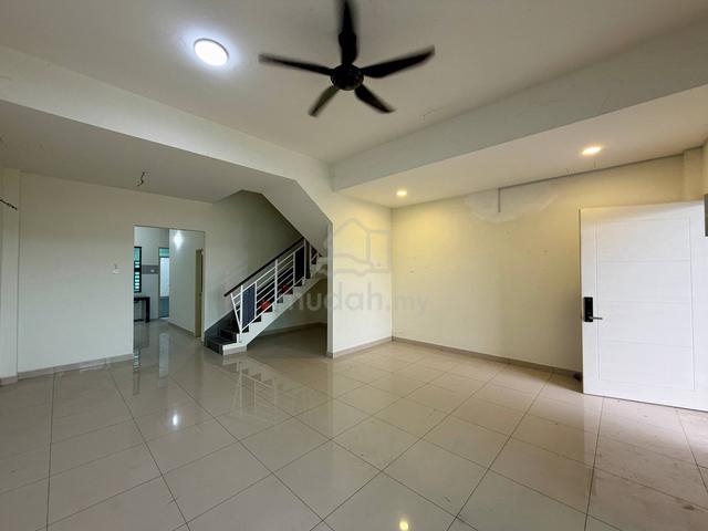 Menglembu / 2 Storey Terrace / Kitchen Fully Extended / Facing South 1