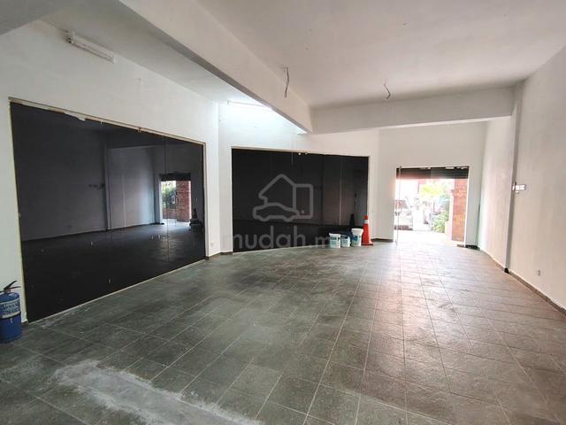 Corner + Ground floor Shoplot | Taman University Indah |Seri Kembangan 5