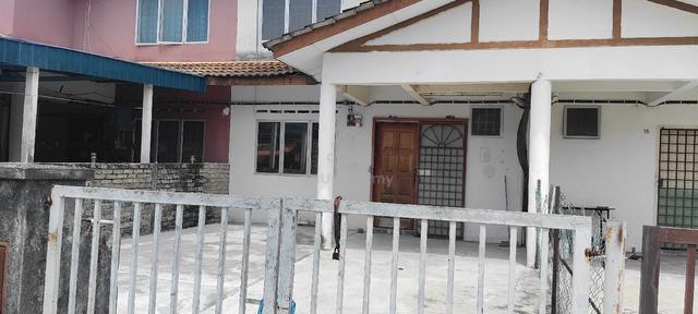 Rumah 2 tingkat 1