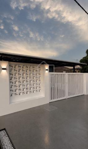 [CANTIK ! FULLY RENOVATED] Single Storey, Taman Seri Teluk Emas,Melaka 1