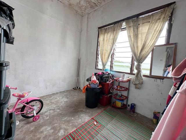 Flat Taman Molek 3