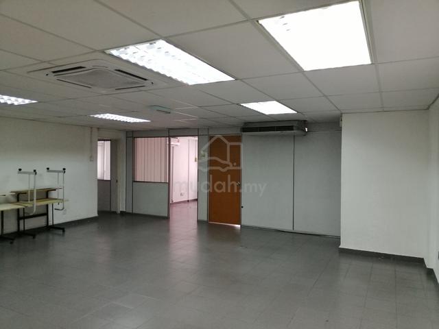Diamond Square Reno 2 partition room 2aircon tiles flooring pantry 1