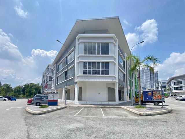 CORNER FREEHOLD 8000ft 2 Storey Shop Lot Kubica Square Bangi 1