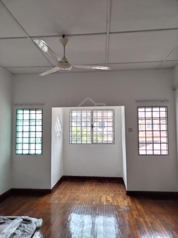 Low density well kept terrace house 1