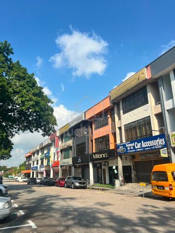Taman Molek 3 Storey Shop For Sale 1