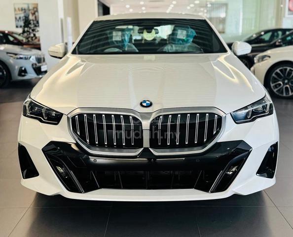 2025 BMW 520i M-Sport - Ready Stock Low Mileage - 2