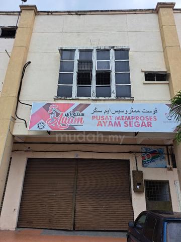 BATU 3 Jalan Gambang 1.5 storey warehouse with Office 1