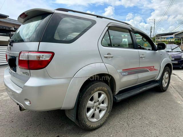 2009 Toyota FORTUNER 2.5 G FACELIFT (A) - 4