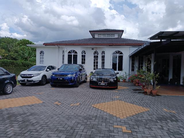 A beautiful single storey bungalow with pool.  1
