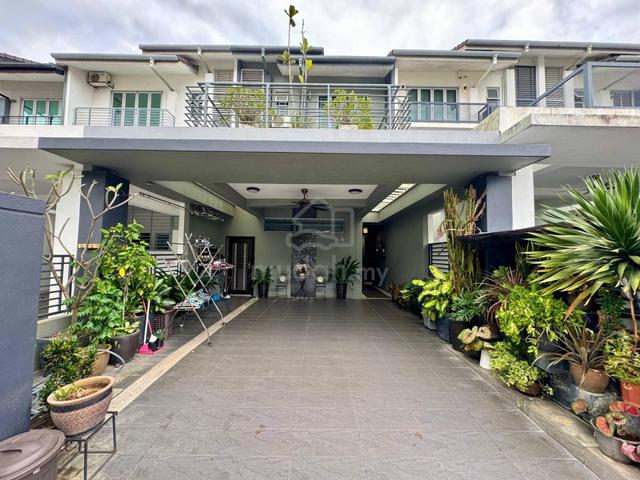 Beautifully Renovated & Spacious 3-Storey Terrace @ Serissa Denai Alam 1