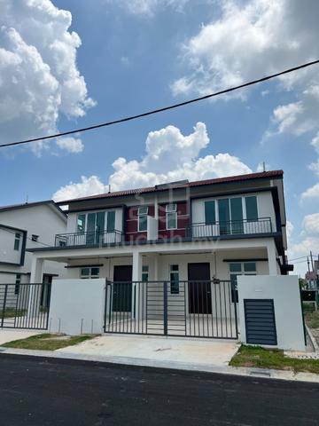Freehold Full Loan Semi D near AMJ Jasin Serkam Town Melaka 1