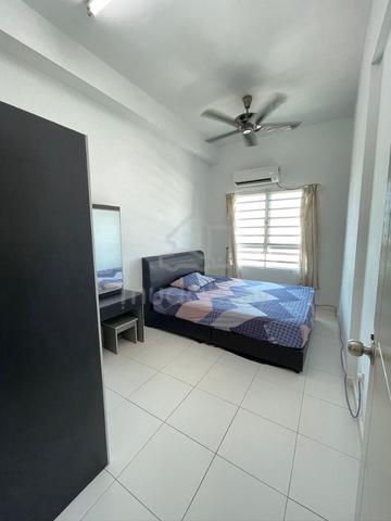 1-World middle room walking distance Gbs/One precinct Ready To movein 1