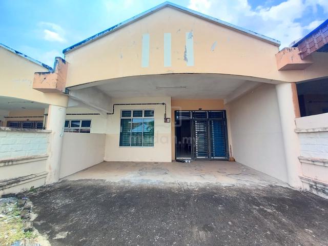 DIJAGA RAPI | Teres Setingkat, Bandar Baru Tangkak, Tangkak, Johor 1