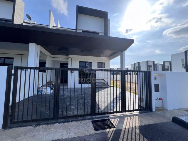 2-storey house - CORNER LOT, Taman La Casa Lunas, Lunas 1