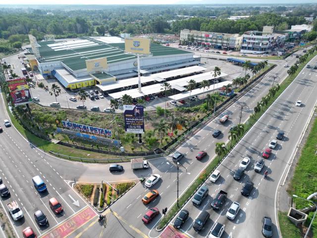Facing Tf Value Mart Pusat Perniagaan Zamrud 3 Stry Shoplot For Sale 1