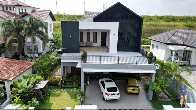 2 Storey Bungalow Putra Hill Residency Bandar Seri Putra For Rent 1