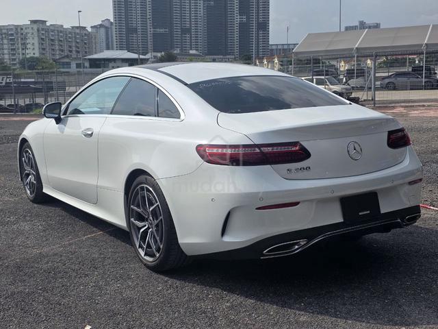 PERFECT Merc Benz E200 AMG COUPE SPORT LeatherPack - 4