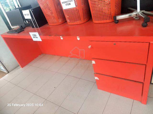 Meja Merah Besar - Furniture & Decoration for sale in Kota Kinabalu, Sabah