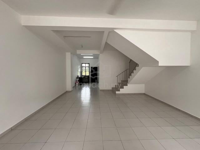 Senai Scientex Utama 2.5 Storey Terrace Original Unit 1