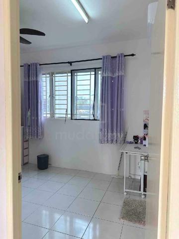 Uni Square Room for Rent  1