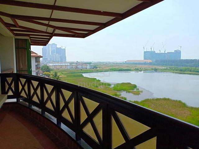 Costa Mahkota 1