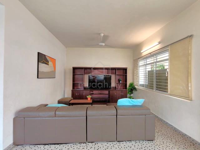 Good location, spacious compound, own stay or commercial use. 1