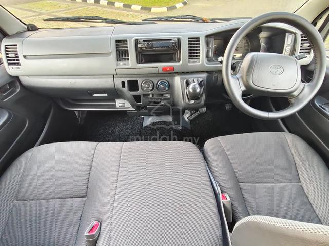 2010 Toyota HIACE 2.5 (M) Window Panel Van - 5