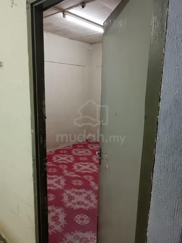 Flat Jalan Tuna, Blok A1 1