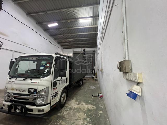 Shah Alam Bandar Pinggiran Subang Seksyen U5 1.5sty Factory For Rent 1