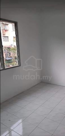 Apartment Idaman 1