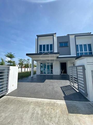BIG CORNER LOT【EXTRA LAND 20ft】KOTA WARISAN 1