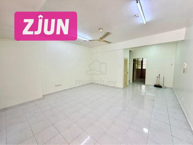 【WORKERS ALLOWED!】Krystal Country Home Triple 3 Storey Terrace SUBLET 1