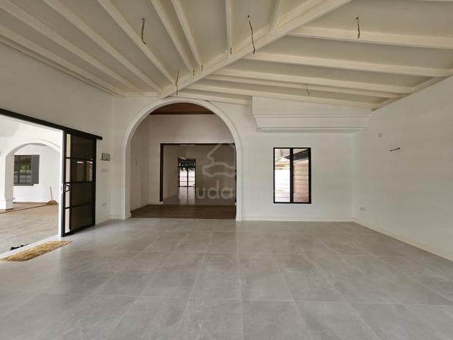 Lagenda Heights 2.5 Stry Bungalow House For Sale 1