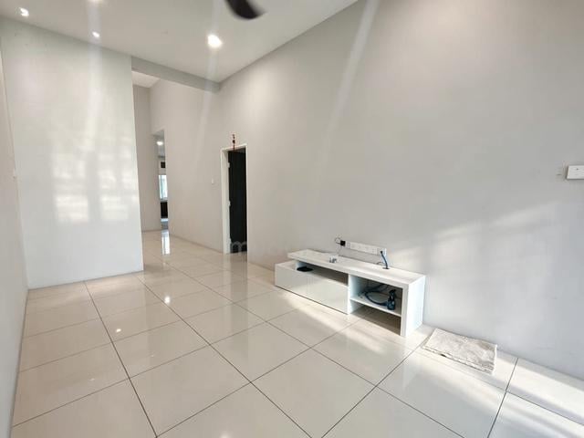 Tasek Avenue Freehold Gated & Guarded Single Storey House 1