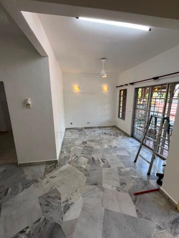 [MURAH] USJ 22 SUbang Jaya!! MUST SEE, NEAR LRT USJ 21//5 ROOMS! CHEAP 1