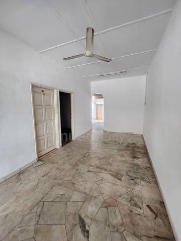 END LOT TAMAN RIA GOOD CONDITION 1-Storey TERRACE FOR RENT 1