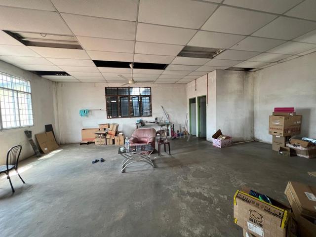 Perindustrian Ringan Permatang Tinggi 1.5 Storey Semi-d Light Industry 1