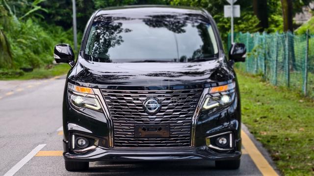 Nissan ELGRAND 2.5 URBAN CHROME PREMIUM - 2