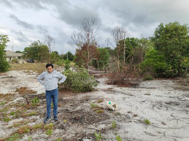 Tanah Dekat Pantai Penarik 1