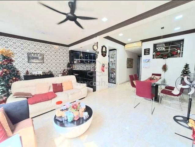 Lake Edge, Puchong 2.5storey Superlink House with Clubhouse facilities 1