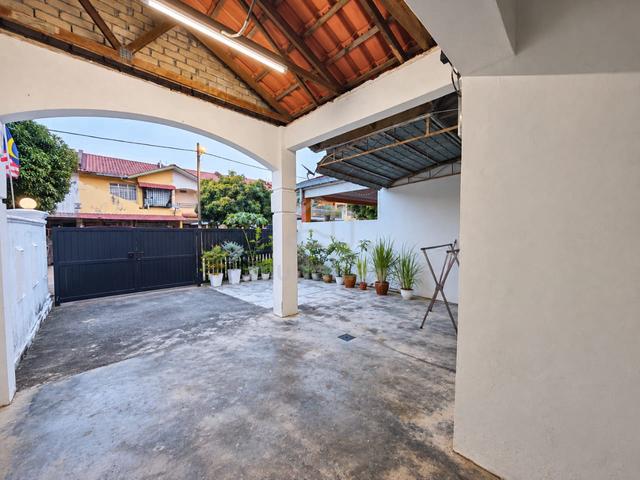 Non-Bumi Lot | 4 Bedrooms @ Taman Mawar, Pasir Gudang 1