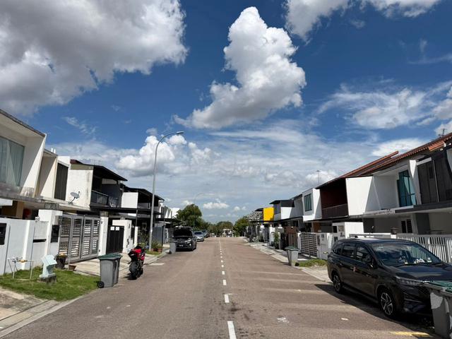 Dato Onn Perjiranan 15 Endlot Corner 16 Feet Land Reno Full Furnished 1