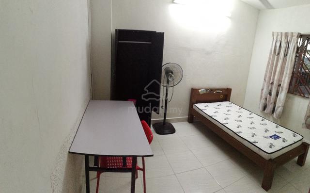 Middle Room at Klang, Selangor 1
