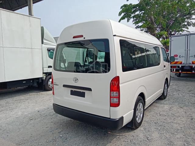 2016/17 TOYOTA Hiace Window Van 2.5(D) | 10 SEATER - 2