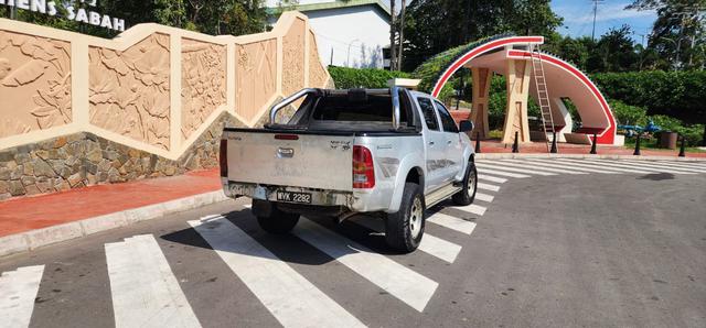 Toyota Hilux Double Cab 2.5 AT (2011) - 2