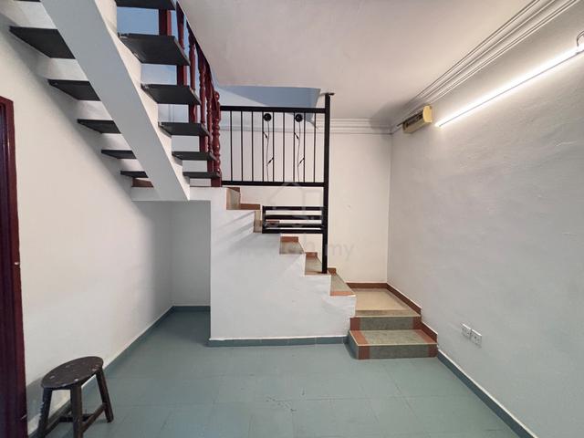 Tmn Mount Austin Opp Mcd Double Storey with Mezzanine For Rent 1