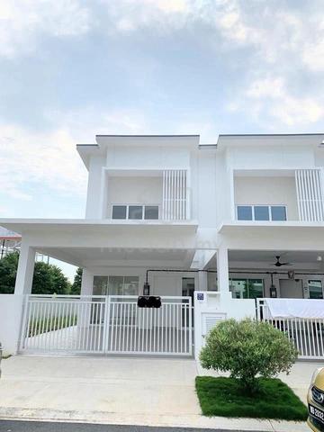 End Lot 8Ft Extra Land【30x80 + 4bed 4Bath】FuII L0an Bandar Enstek 1